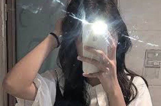 古力娜扎素颜出圈：大孤山偶遇事件引发热议真实状态令人惊叹