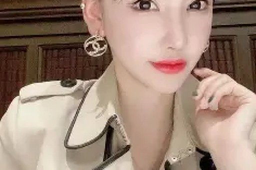21岁女孩靠“隐私部位”年赚8300万美元比肩詹姆斯！这届网红为何集体反着穿？