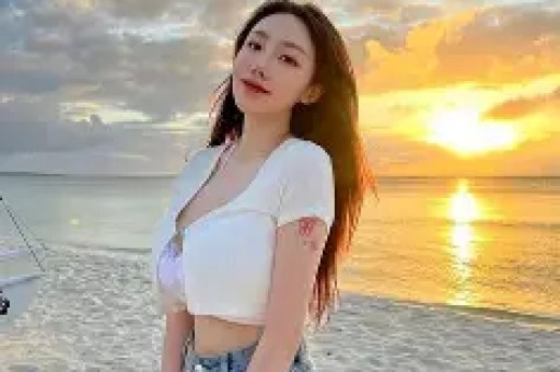 微博智搜月活暴涨300%“热点消费”催生明星AI应用